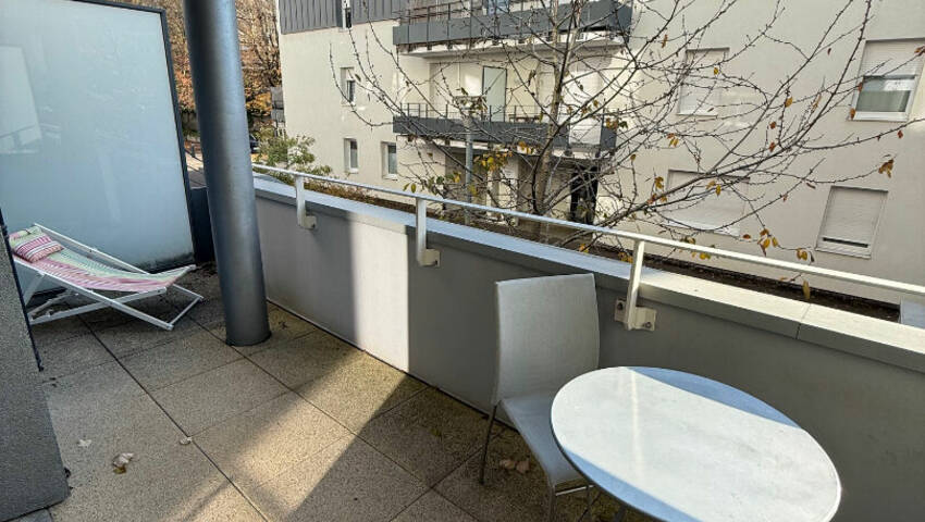 58348198c - Attribut alt par défaut.