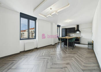 56255153b - Attribut alt par défaut.