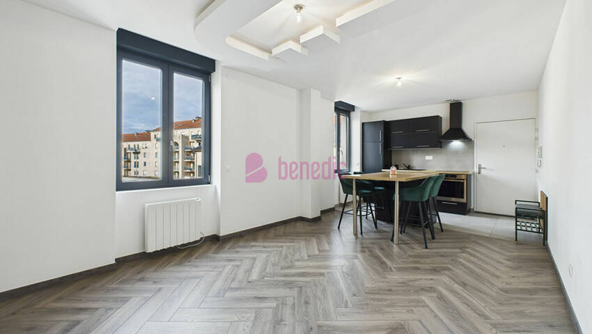 56255153b - Attribut alt par défaut.