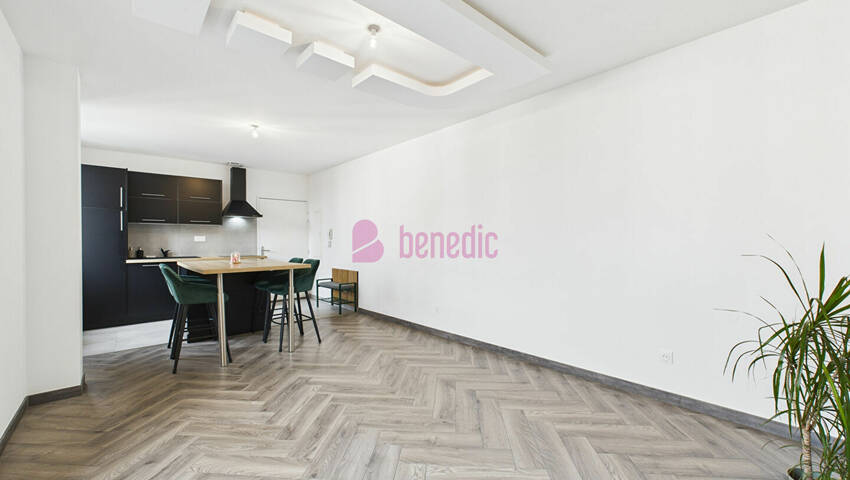 56255153f - Attribut alt par défaut.