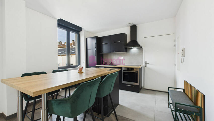 56255153j - Attribut alt par défaut.