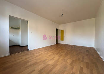 59504437b - Attribut alt par défaut.