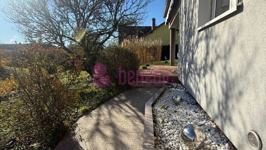 59225624r - Attribut alt par défaut.