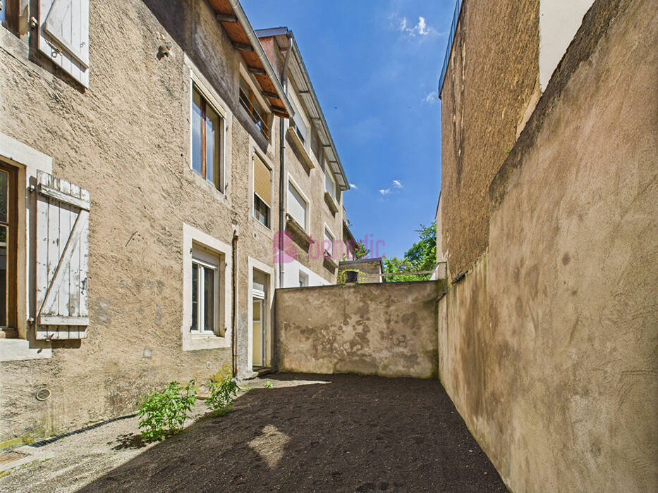 59512260b - Attribut alt par défaut.