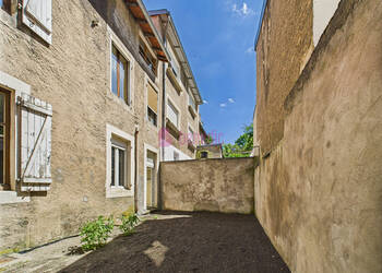 59512260b - Attribut alt par défaut.