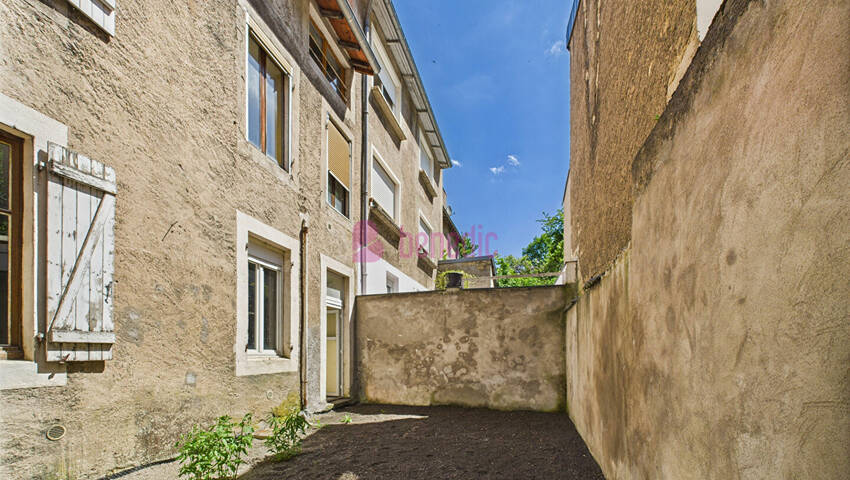 59512260b - Attribut alt par défaut.