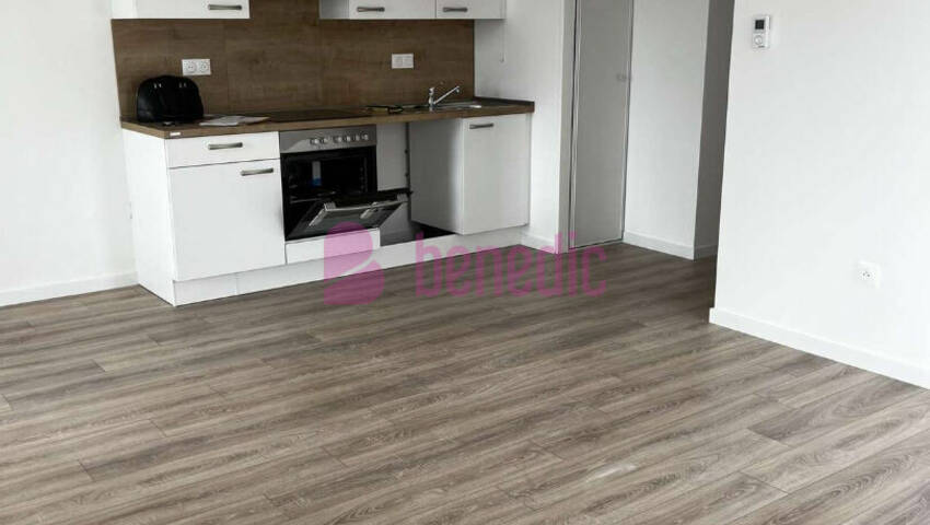 59479051c - Attribut alt par défaut.