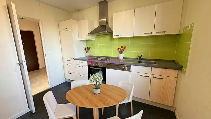 59518338b - Attribut alt par défaut.