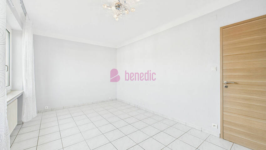 59419401e - Attribut alt par défaut.