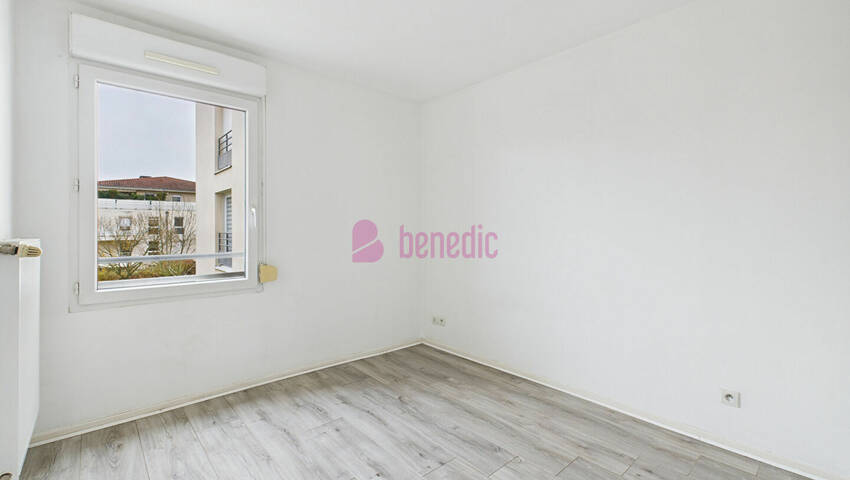 8450293g - Attribut alt par défaut.