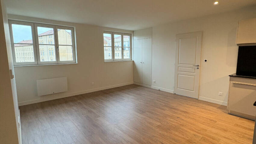 59584325f - Attribut alt par défaut.