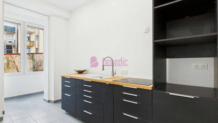 59586475a - Attribut alt par défaut.