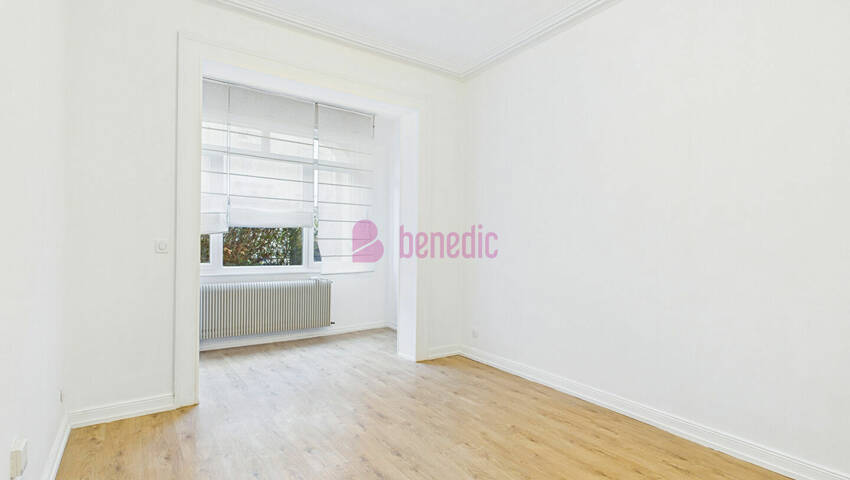 59586475c - Attribut alt par défaut.