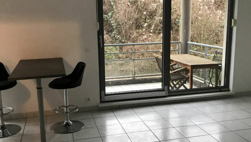 59579561c - Attribut alt par défaut.