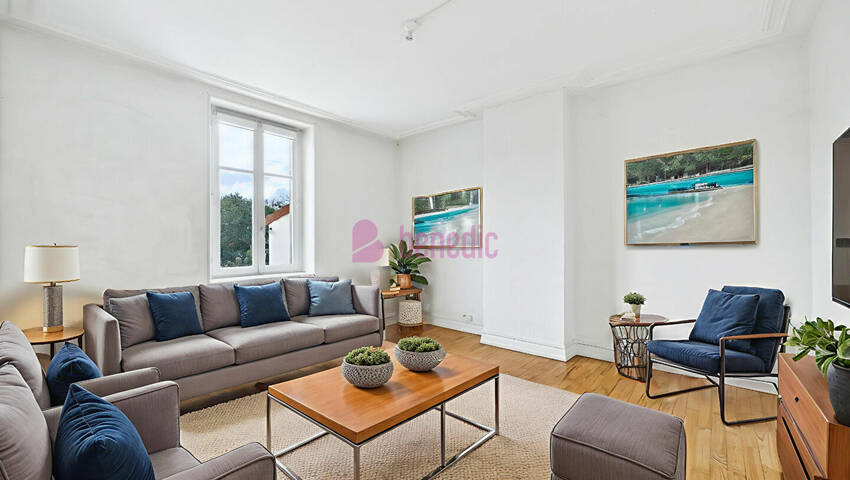 52607457b - Attribut alt par défaut.