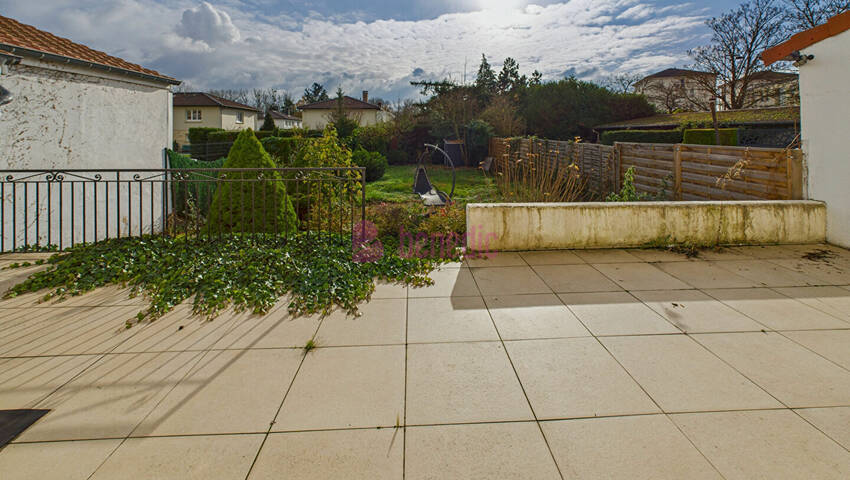 52607457u - Attribut alt par défaut.