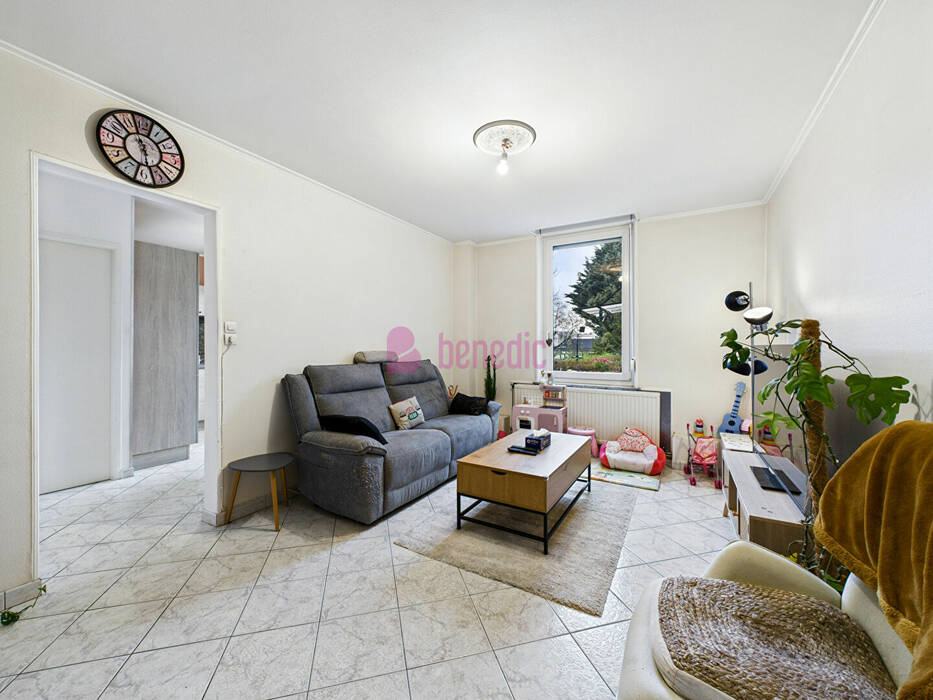 55581253b - Attribut alt par défaut.