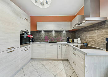 55581253b - Attribut alt par défaut.