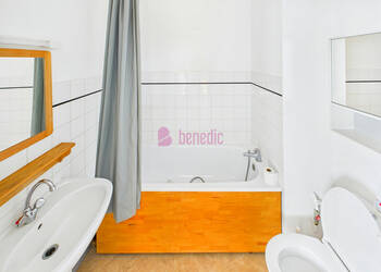 59407048b - Attribut alt par défaut.