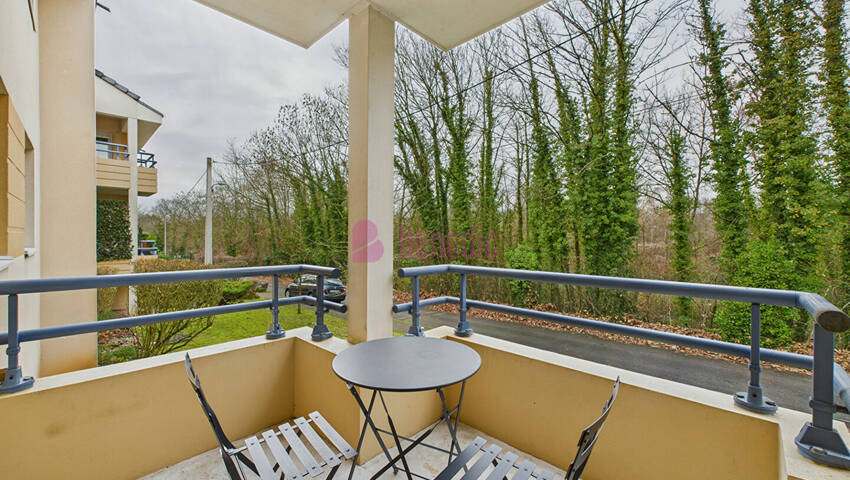 59522688c - Attribut alt par défaut.