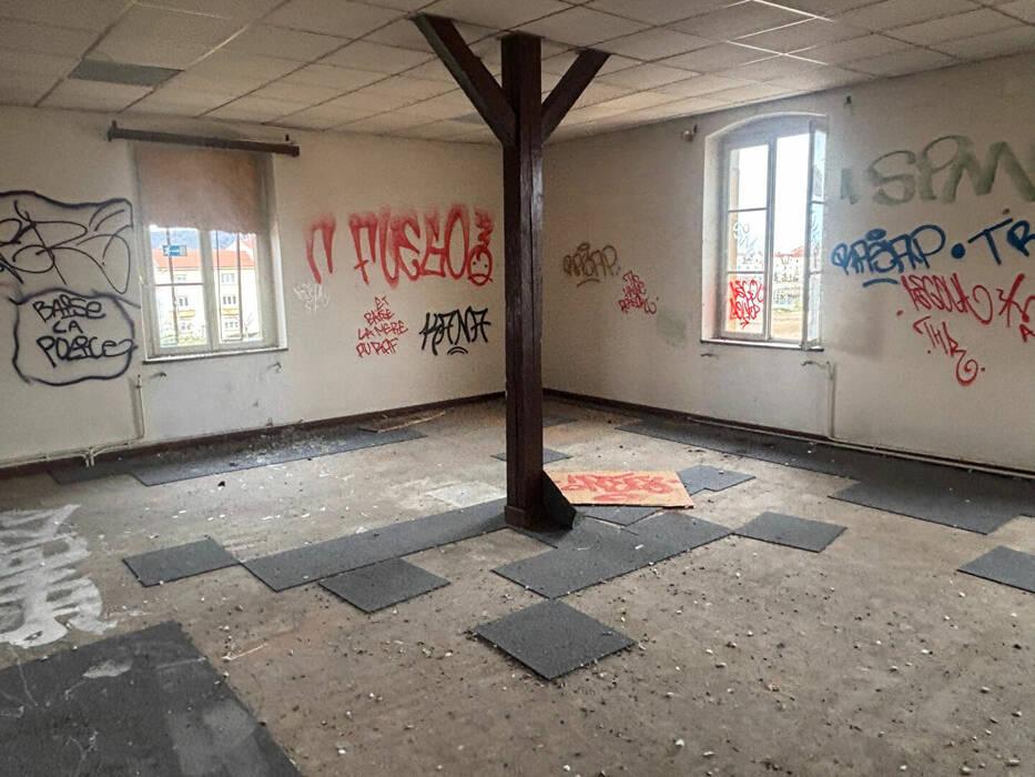 59663076c - Attribut alt par défaut.