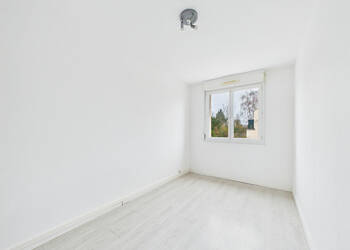 59648792b - Attribut alt par défaut.