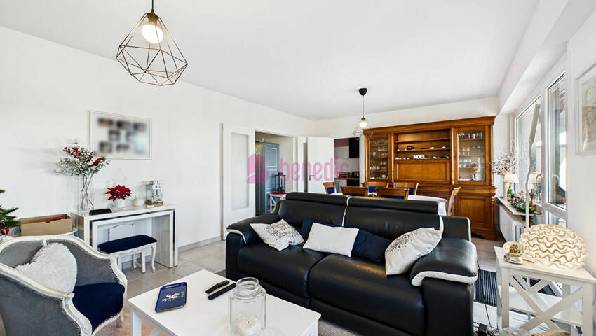 59649790b - Attribut alt par défaut.