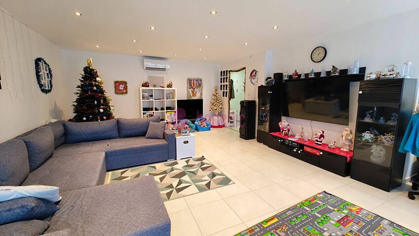 59477209b - Attribut alt par défaut.