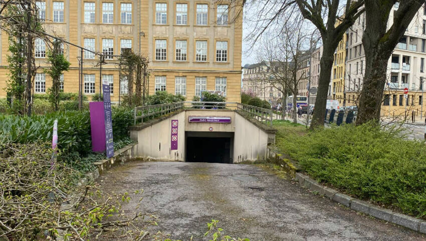 59702403b - Attribut alt par défaut.