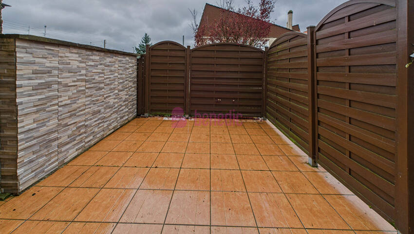 59696036b - Attribut alt par défaut.