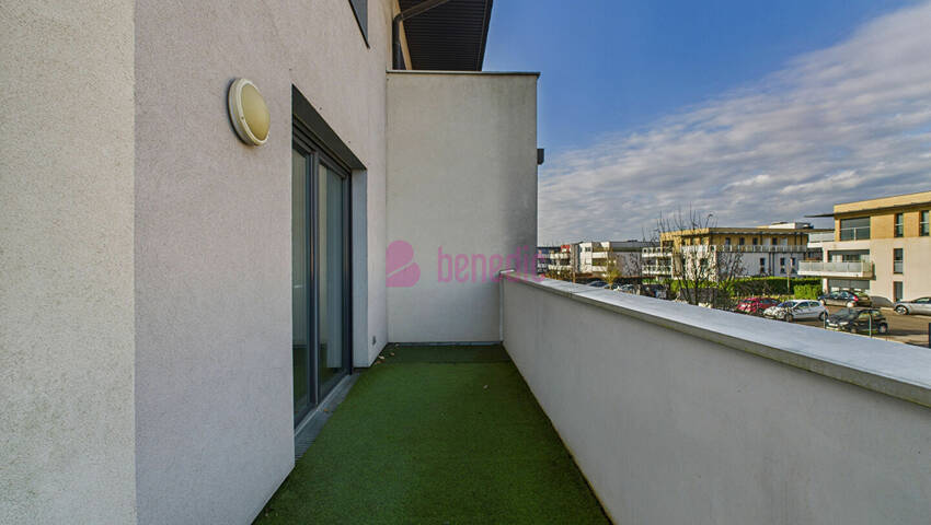 59703214b - Attribut alt par défaut.