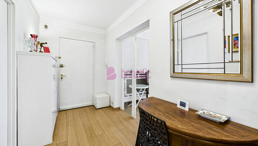 59685399b - Attribut alt par défaut.