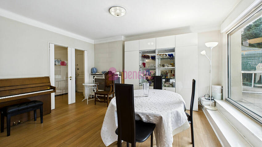 59685399f - Attribut alt par défaut.