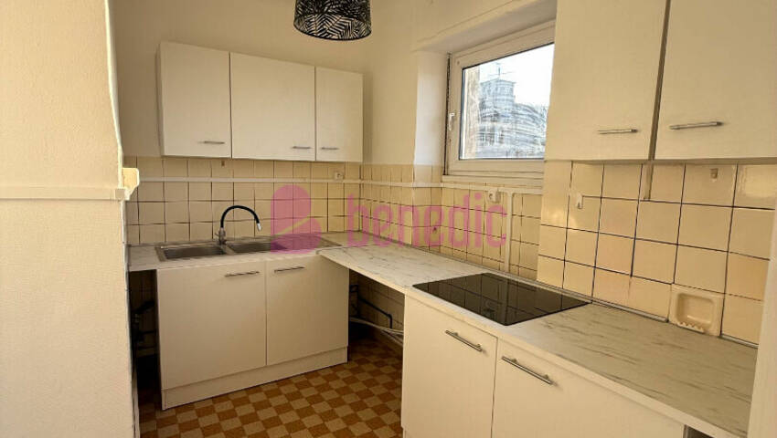 59710512b - Attribut alt par défaut.