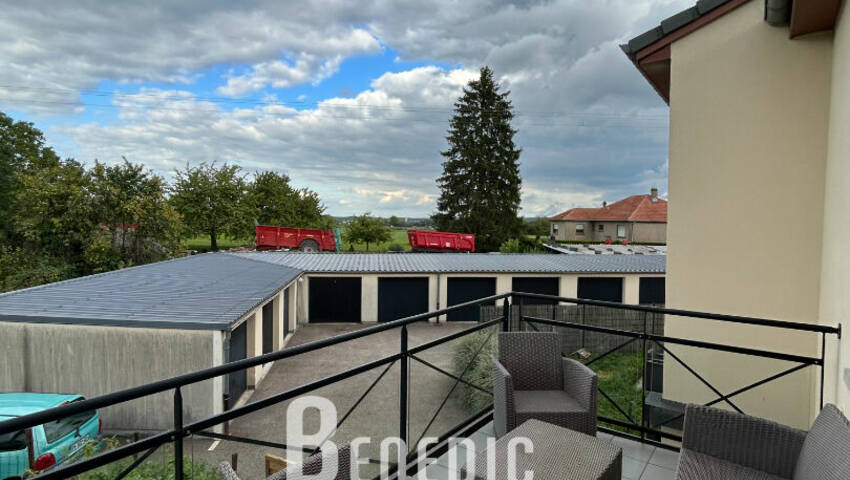 53756198a - Attribut alt par défaut.