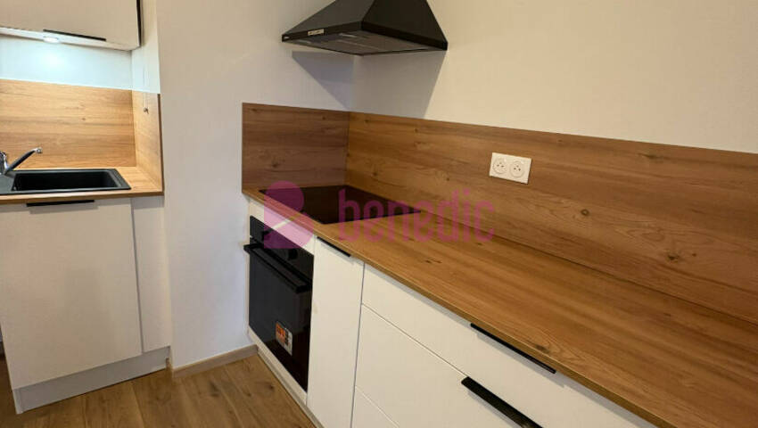 59722728b - Attribut alt par défaut.