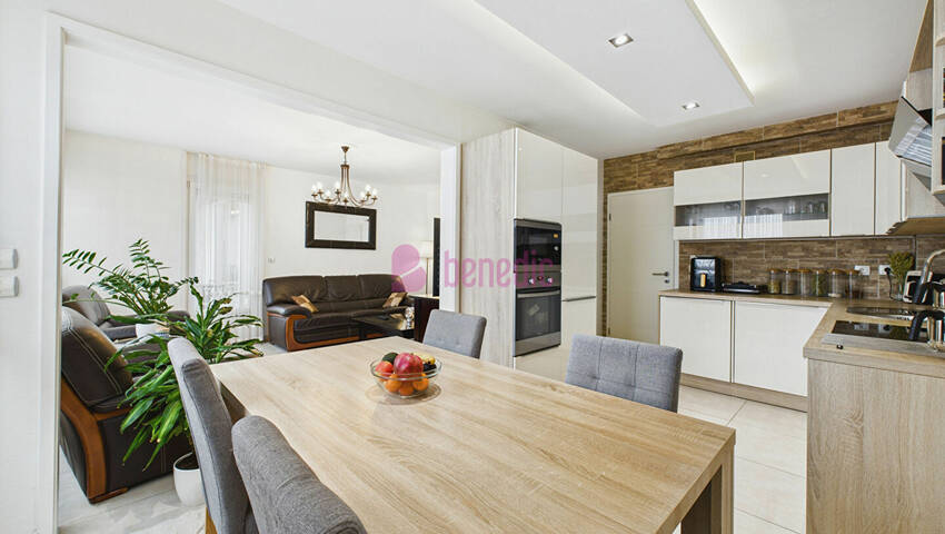 47934438a - Attribut alt par défaut.