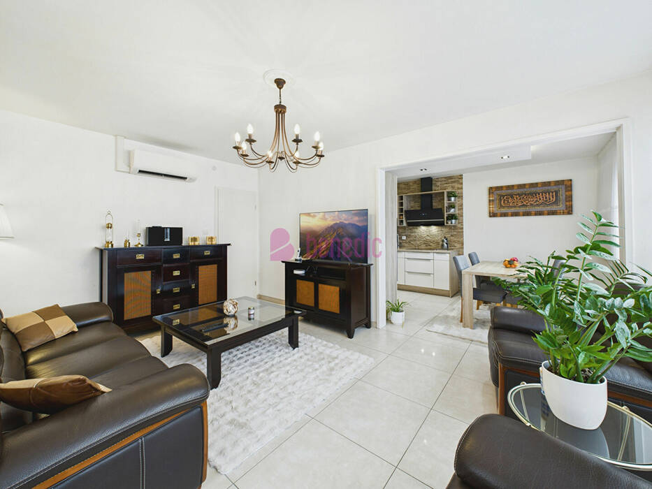 47934438c - Attribut alt par défaut.