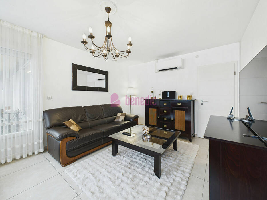 47934438d - Attribut alt par défaut.