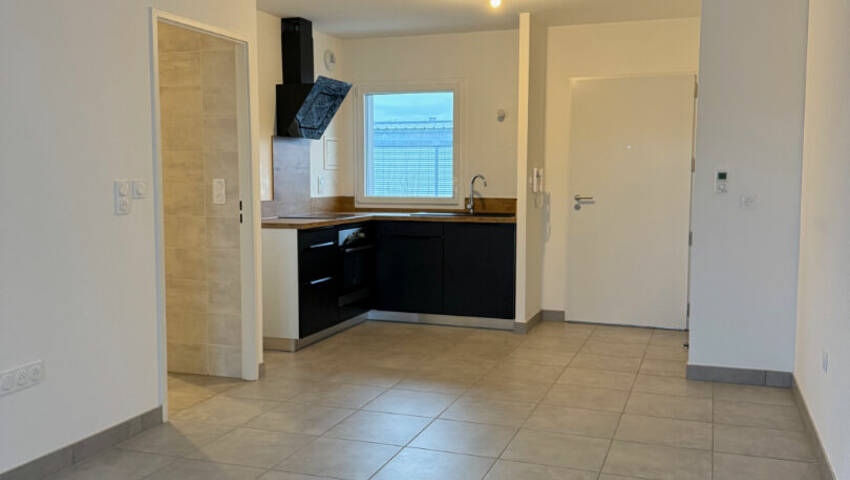 59755243b - Attribut alt par défaut.