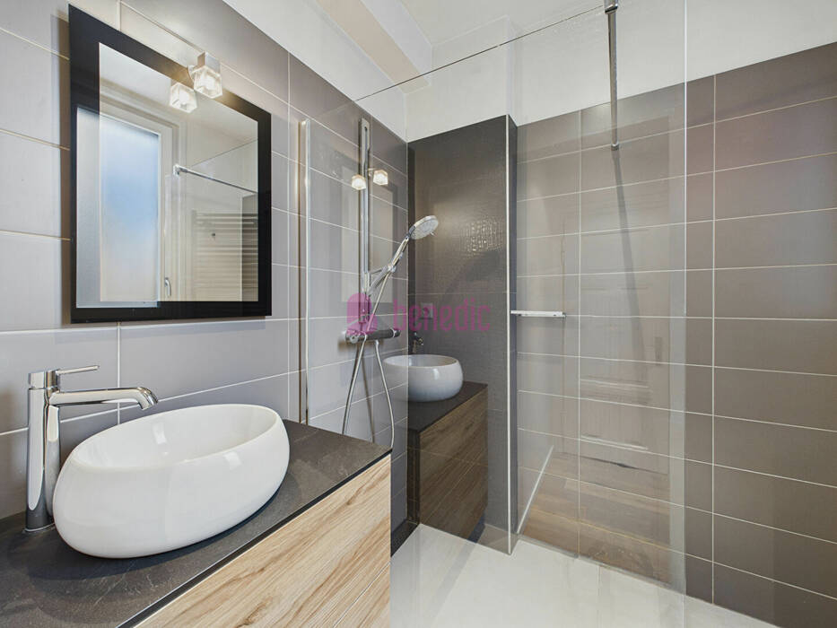 59720666k - Attribut alt par défaut.