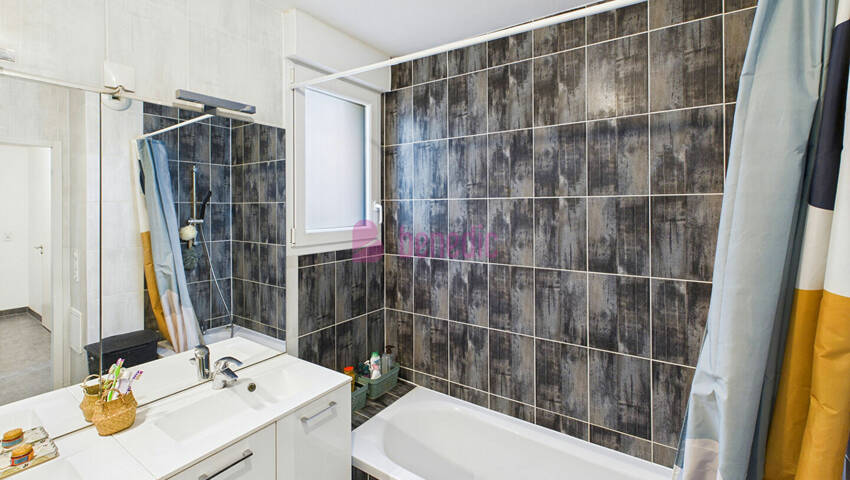 58768564m - Attribut alt par défaut.