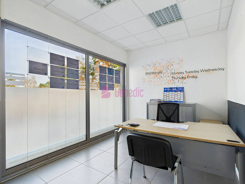 59767039b - Attribut alt par défaut.