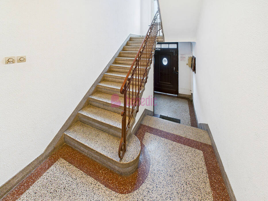 59731377c - Attribut alt par défaut.