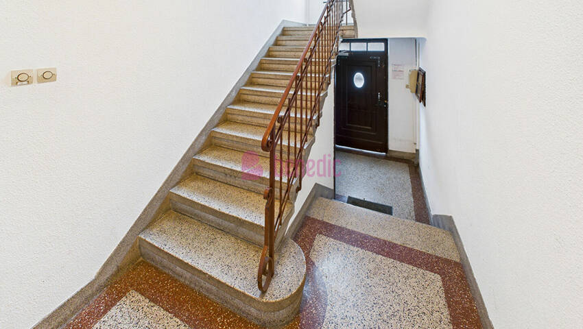 59731377c - Attribut alt par défaut.