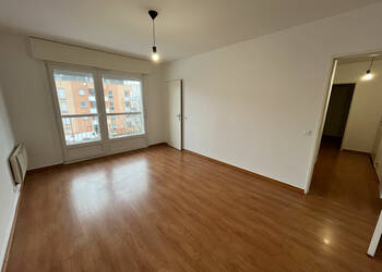 59253230a - Attribut alt par défaut.