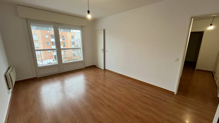 59253230a - Attribut alt par défaut.