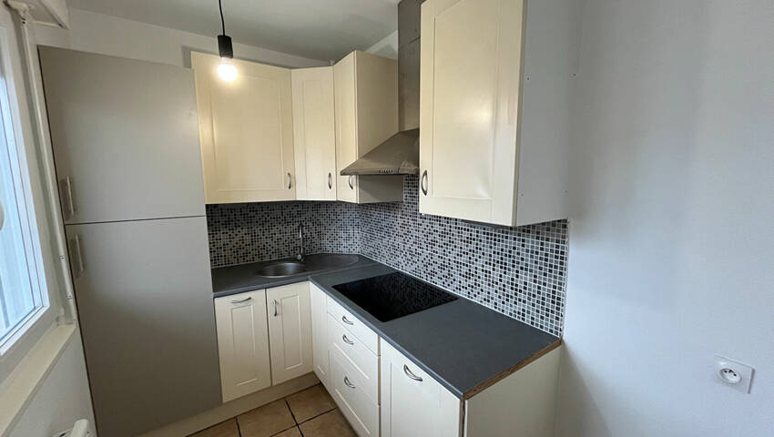 59253230c - Attribut alt par défaut.