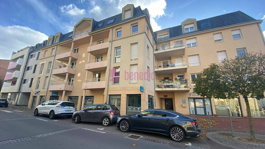 54468301b - Attribut alt par défaut.