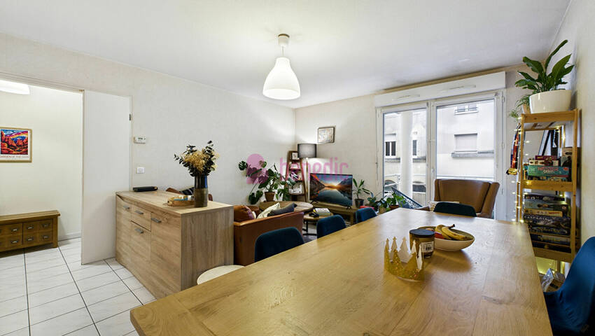 54468301e - Attribut alt par défaut.